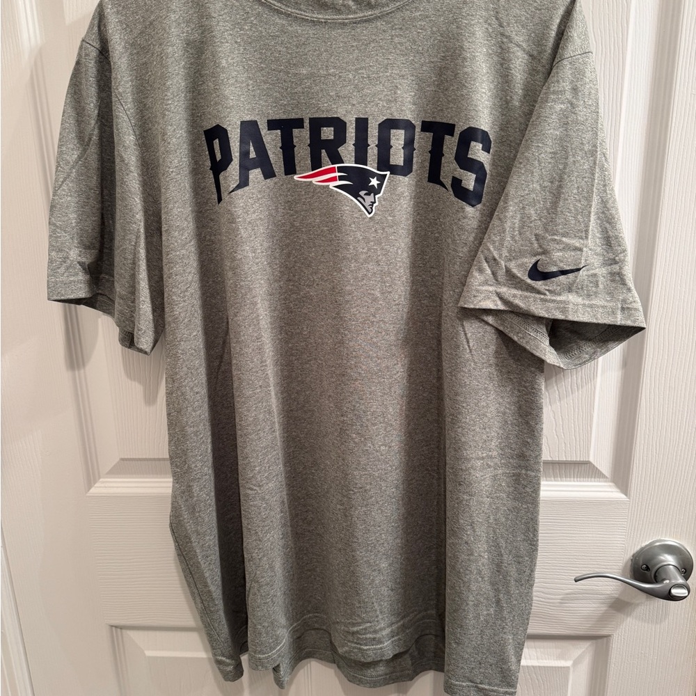 NFL Gray Patriots Men's Short Sleeve Tee